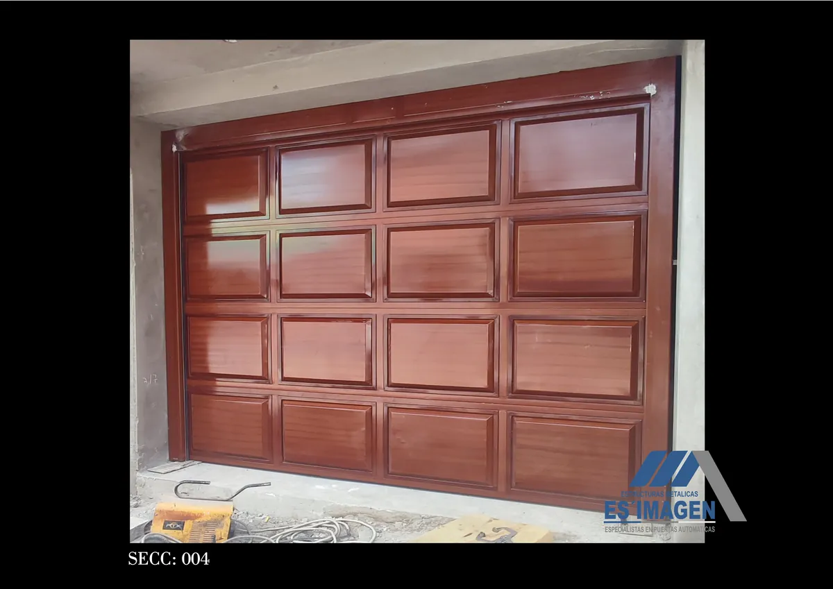 Foto real del portón de metal PSECC004
