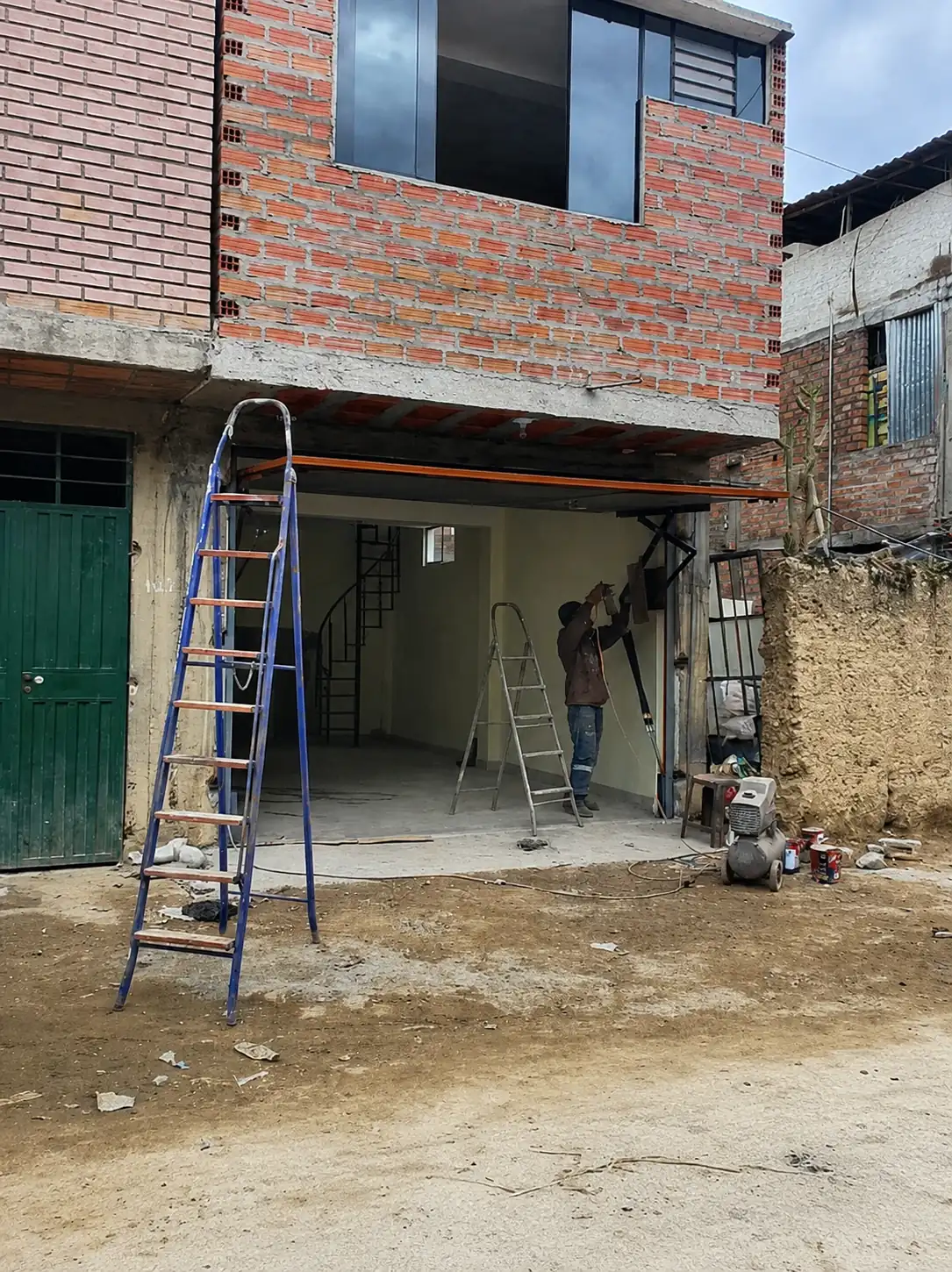 Instalación de un portón en una cochera